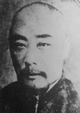 陈黻宸（1859—1917），幼名芝生，一名崇礼，后名黻宸，字介石，晚年改名芾，