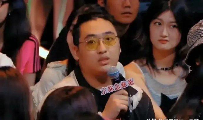 这个居然是费曼！吴镇宇的儿子…这长得也着急了点吧 