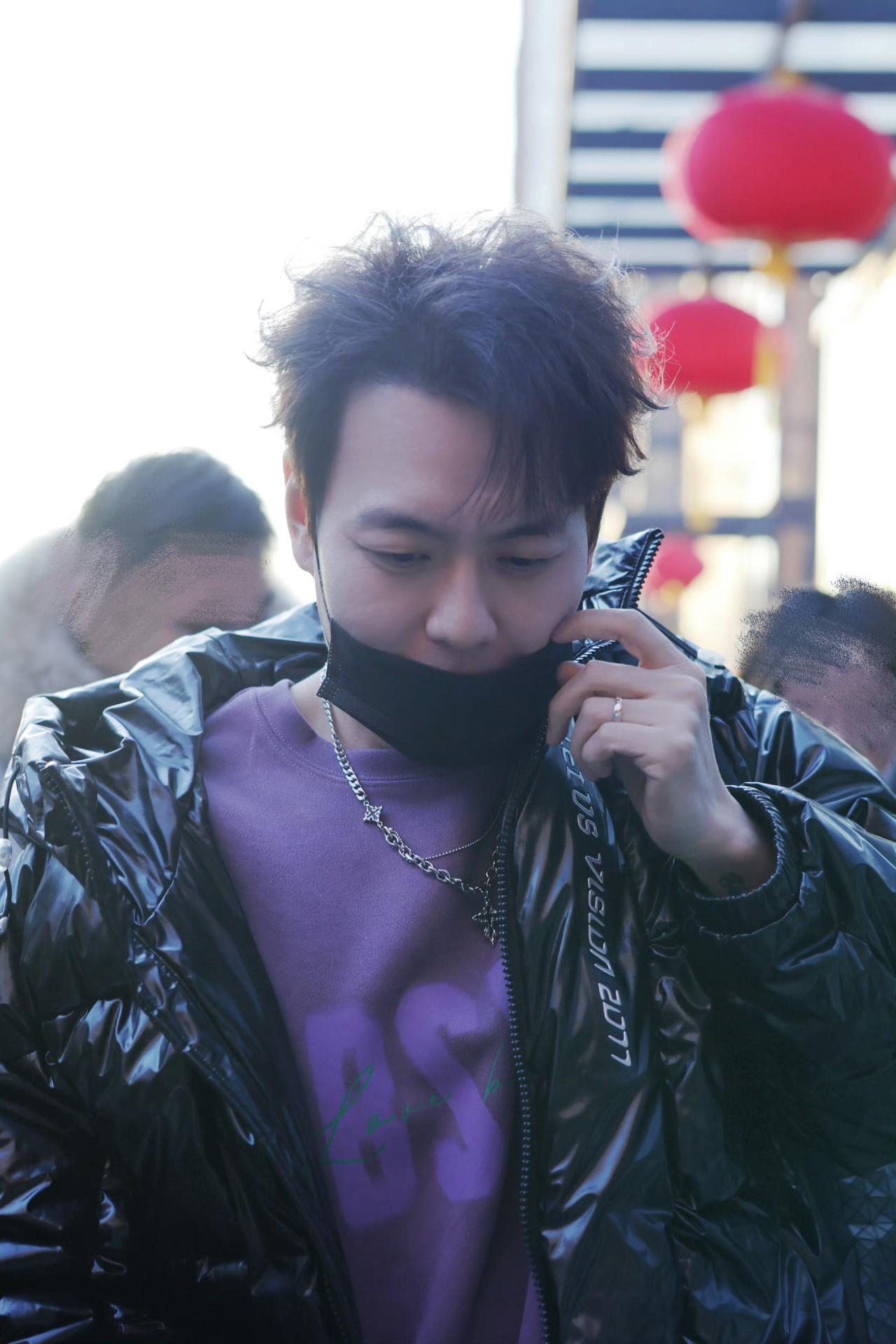 【德云社靳鹤岚当队长的可能性有多大？】
靳鹤岚是鹤字科骨干，家学渊源、基本功扎实