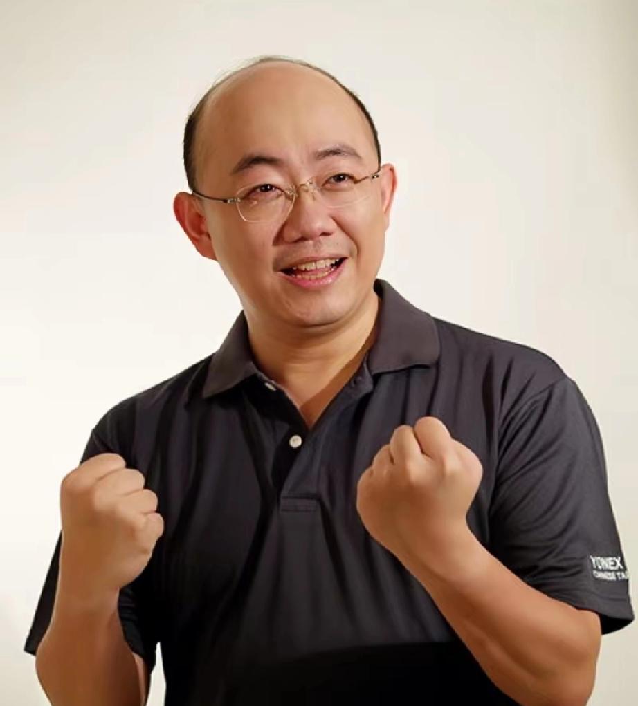 郭正亮说：
打仗就是烧钱，
打日本解放军敢开直播！

不少网友在网上聊开了：要是