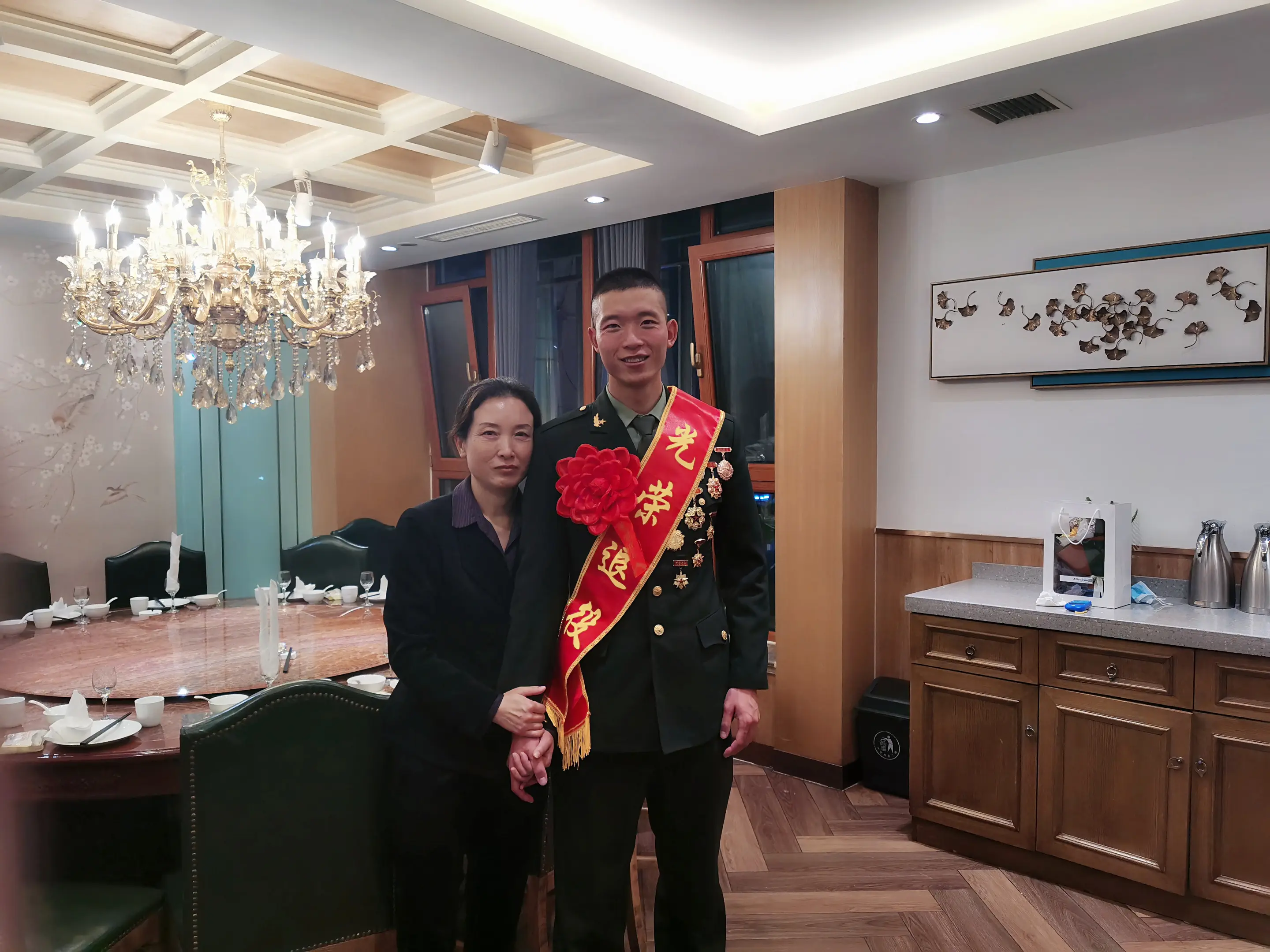 退伍那天都是谁来接的？