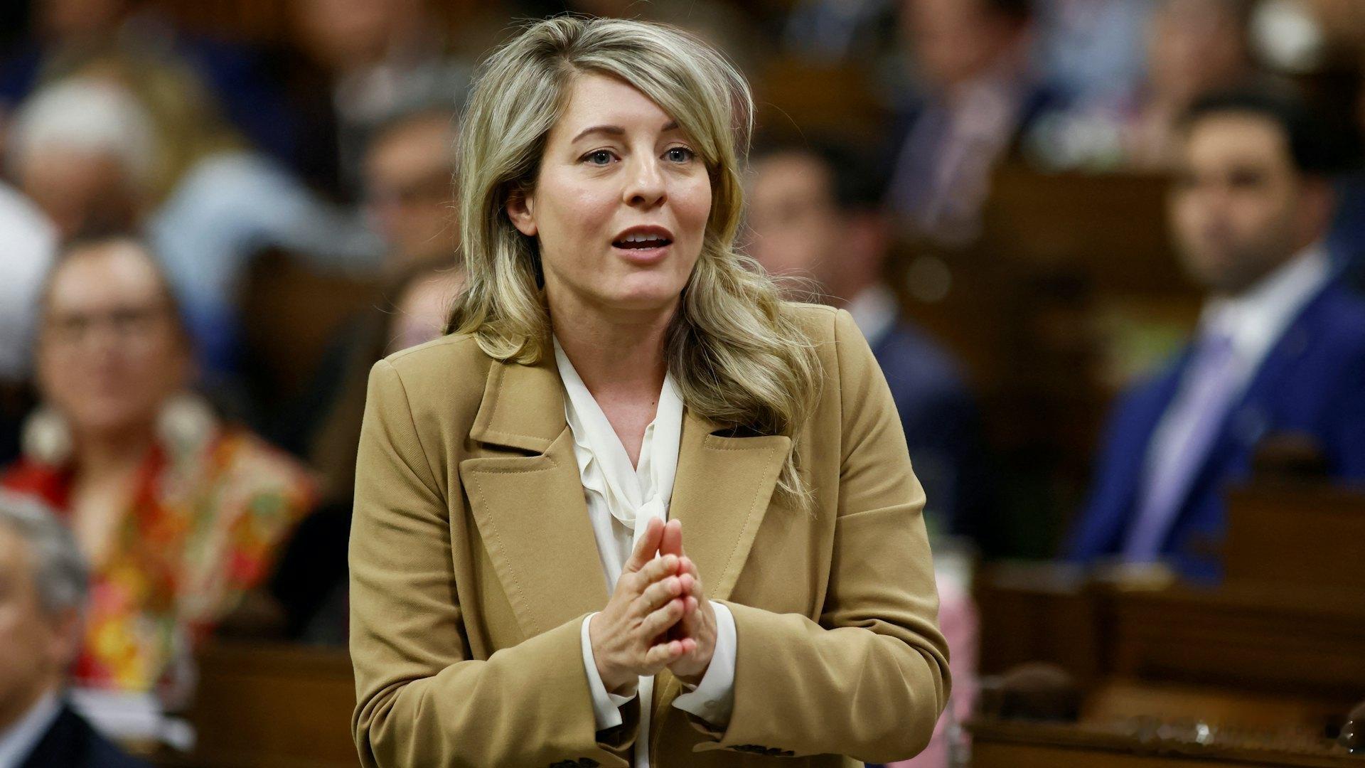 加拿大工业部长赵美兰（Mélanie Joly）称，政府正努力促成中加合资制造电