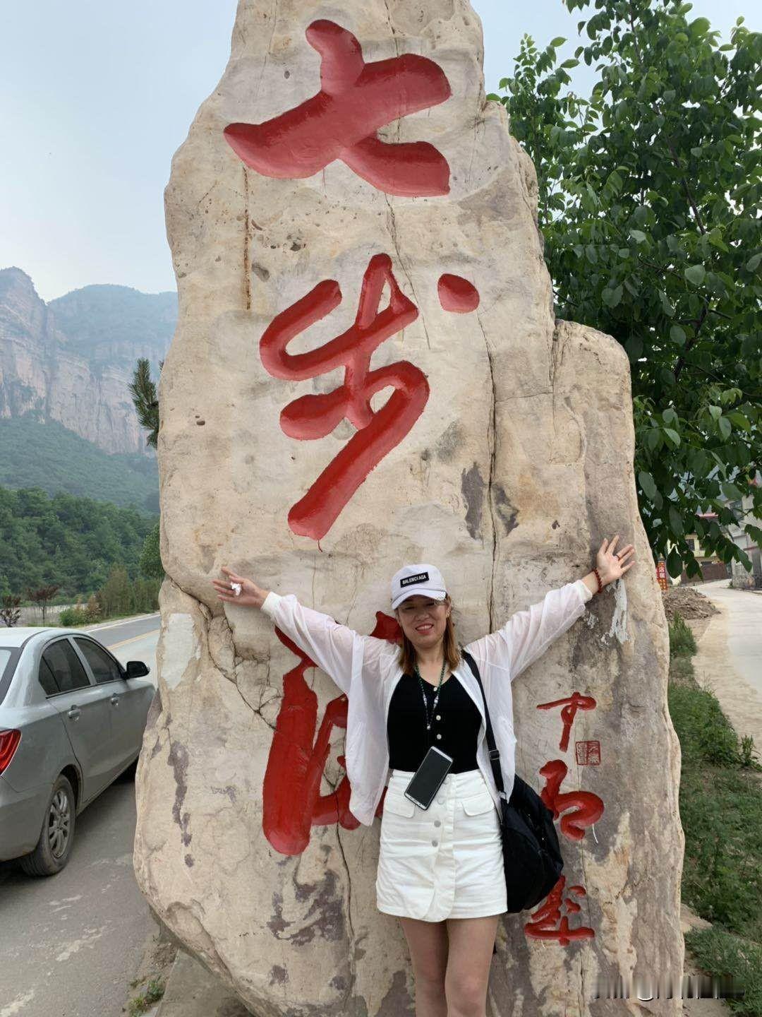 现实会告诉你，不努力就会被生活给踩死。无需找什么借口，一无所有，就是拼的理由。
