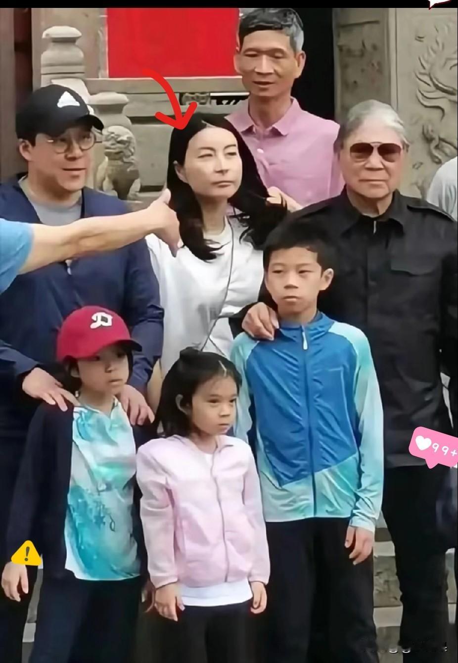 霍启刚曾坦言，是郭晶晶真正改变了霍家。
 
以前霍家聚会全是红酒雪茄的大排场，霍