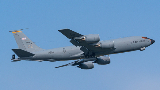 六架美军KC135加油机从卡塔尔基地起飞，目的地不明。以媒援引消息称，美国很可能