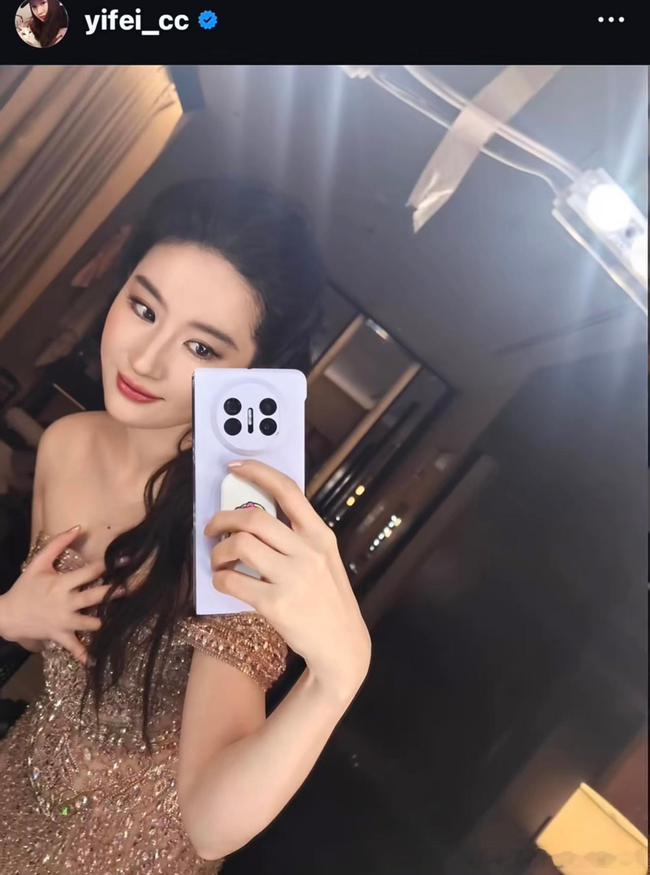 刘亦菲伟大的对镜拍美！美！美！刘亦菲ig更新对镜拍 ​​​