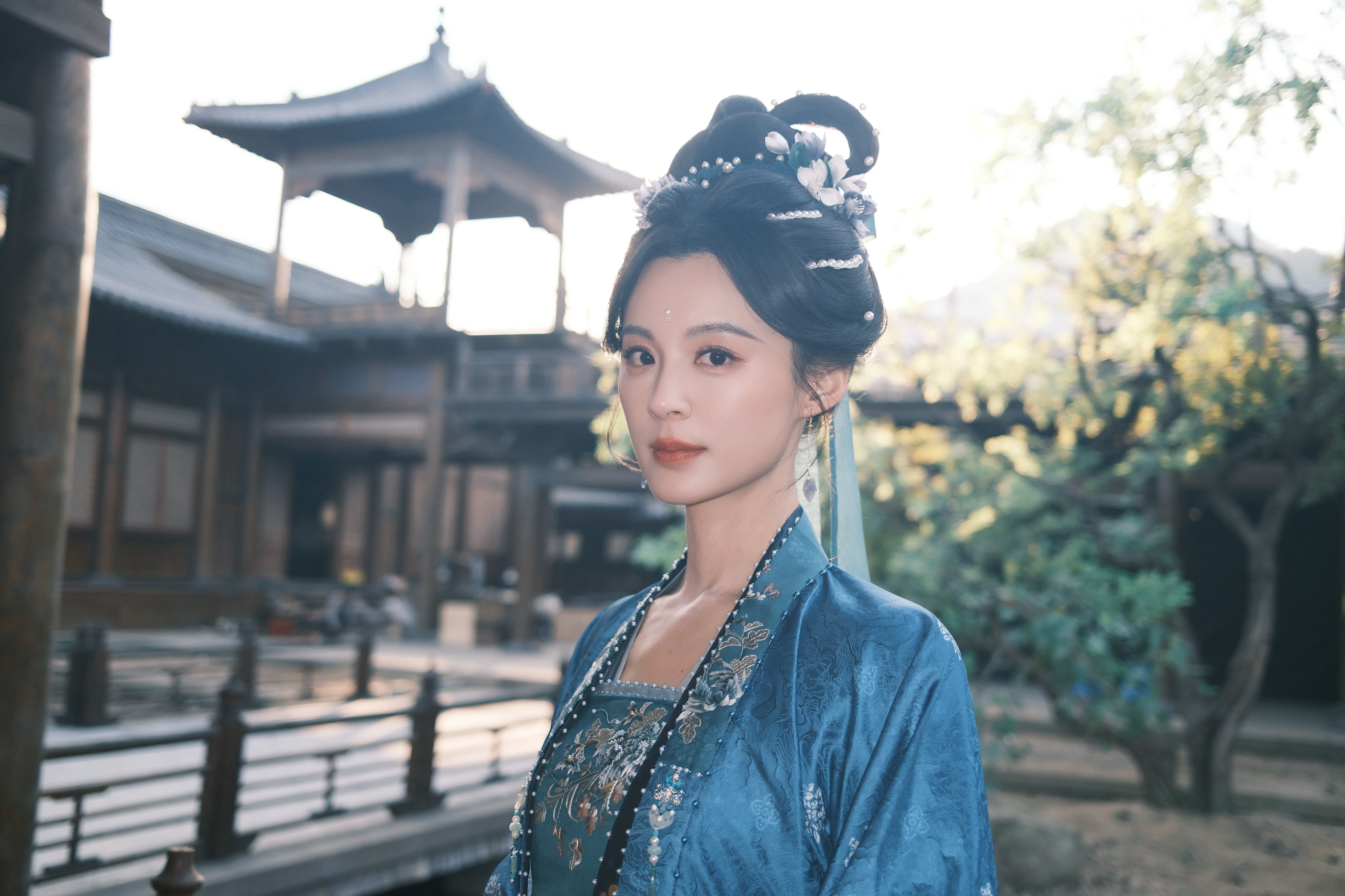 祝你铮铮 祝你昂扬 祝你永不妥协 祝你往后余生 每一日都灿烂 姑娘们 节日快乐逐