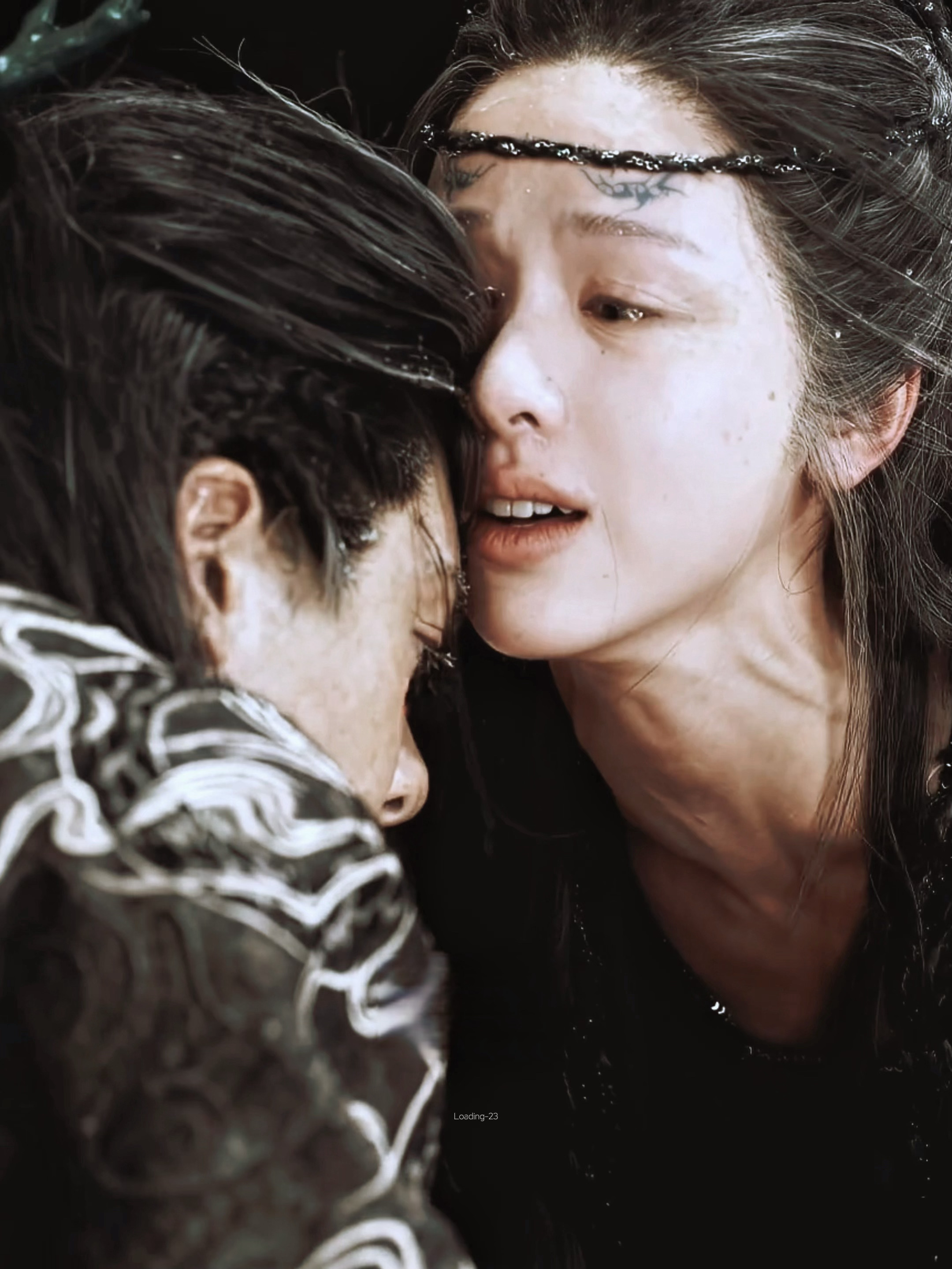 那场冰雪太匆匆，清漪没能为苍淏流下的最后一滴泪，陈都灵给了曾舜晞。她看见他。我也