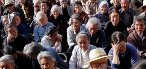 中国将迎来前所未有的死亡高峰，专家得出答案：是这些因素导致的！
很多人默认死亡人