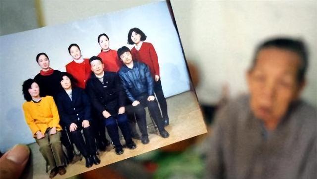 中国夫妇收养日本遗孤，40年受尽辱骂，养子回日本后却相当狠心

冻得发紫的小手，