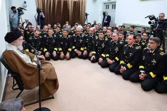 伊朗的事情怎么说呢？在清朝末年的时候，弄死老佛爷，就是所有大清民众的心声！因为，