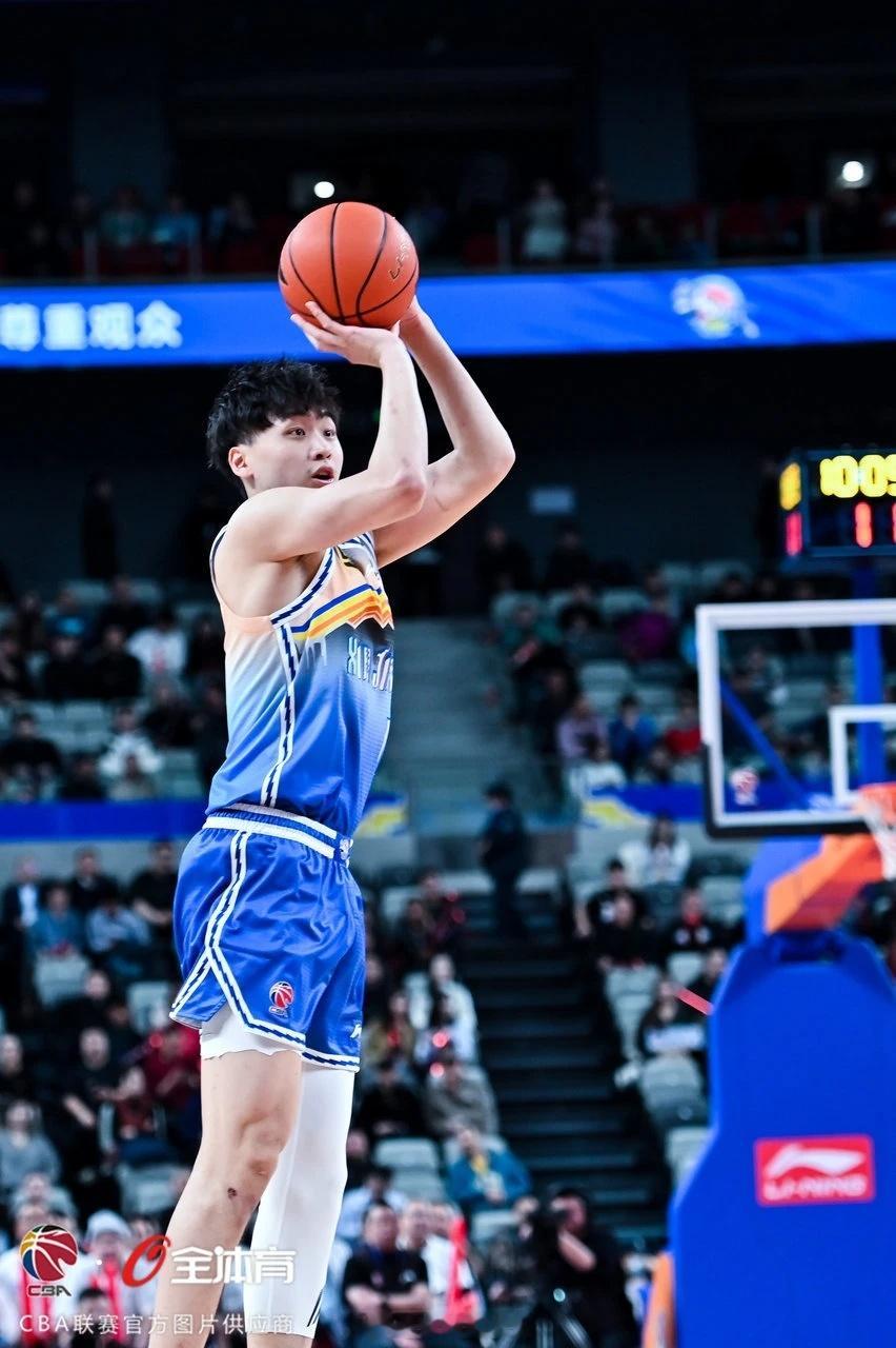 久违了，齐麟时隔多场终于再次单场20+。新疆男篮vs深圳男篮cba ​​​