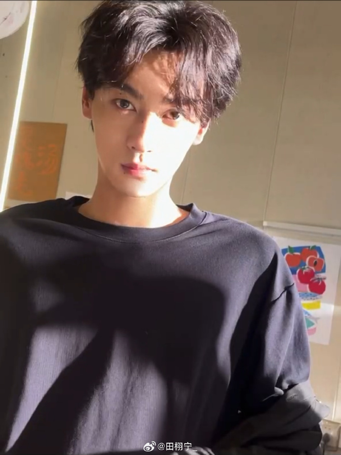 热播剧男演员田栩宁方回应感情争议：未婚无子女，目前处于单身状