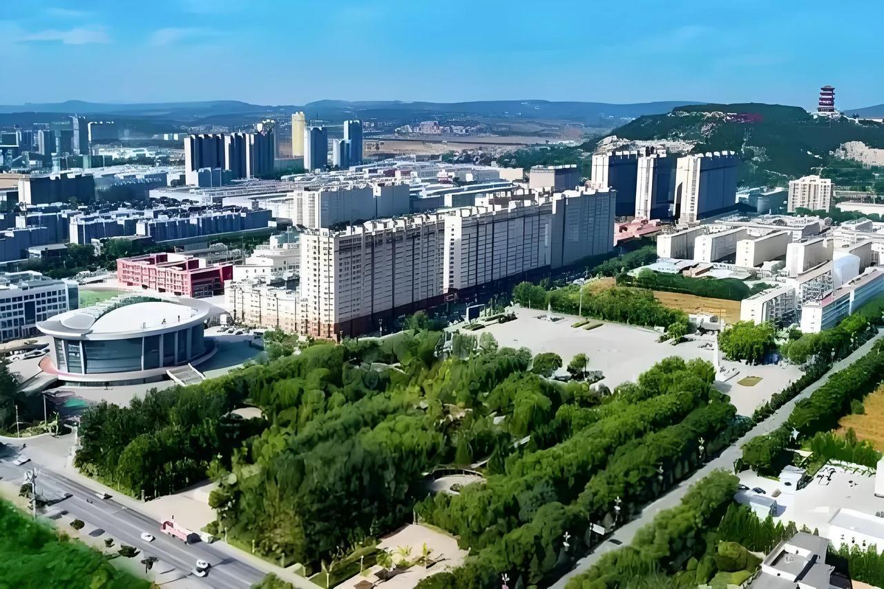分享城市新鲜事惊鸿一瞥，爱上壶关！俯瞰之下，高楼大厦鳞次栉比，勾勒出现代都市的蓬