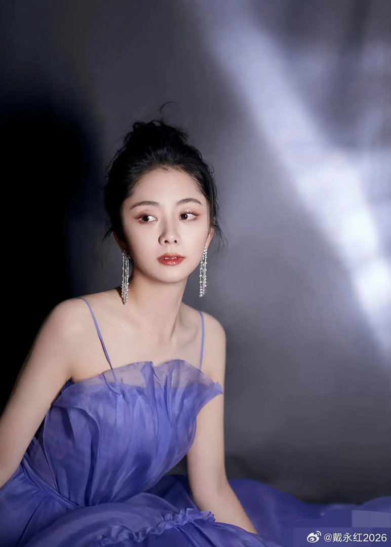 终于明白谭松韵为啥36岁了还不结婚，不是因为没有大佬喜欢她，也不是因为没有妈妈催