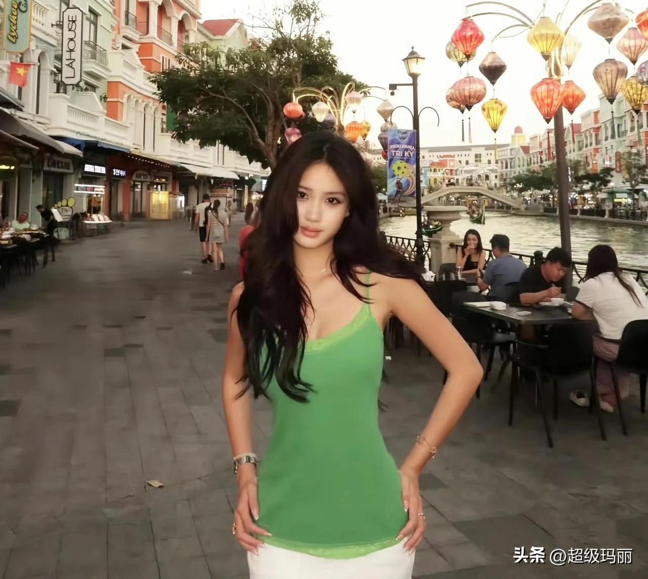 小女儿晒照，Cayla这身材也太好了吧，这孩子是2010年出生的，现在才16岁！