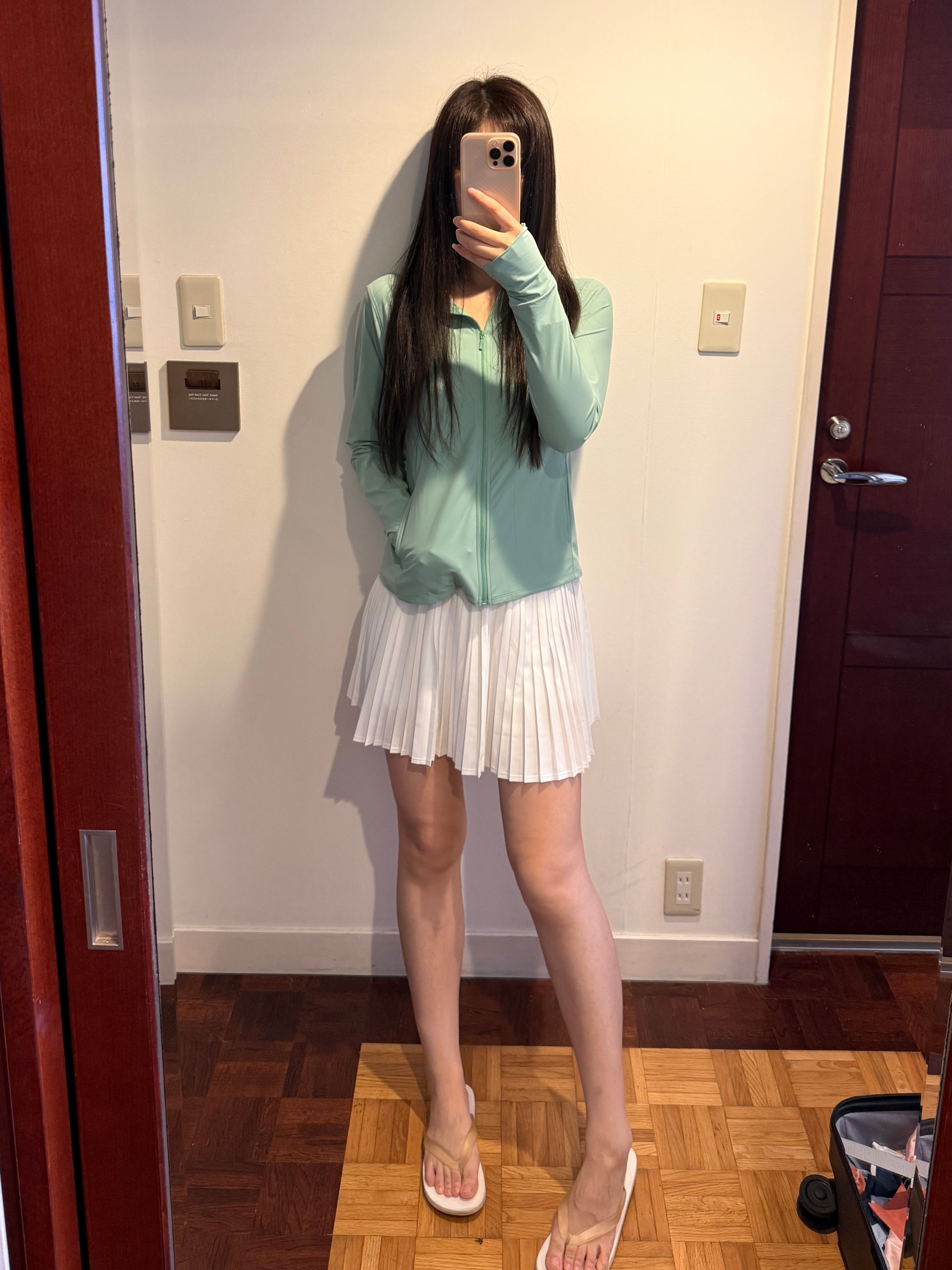 老猫的朴素穿搭 早上好呀，昨天在优衣库新买的衣服，今天就穿上了