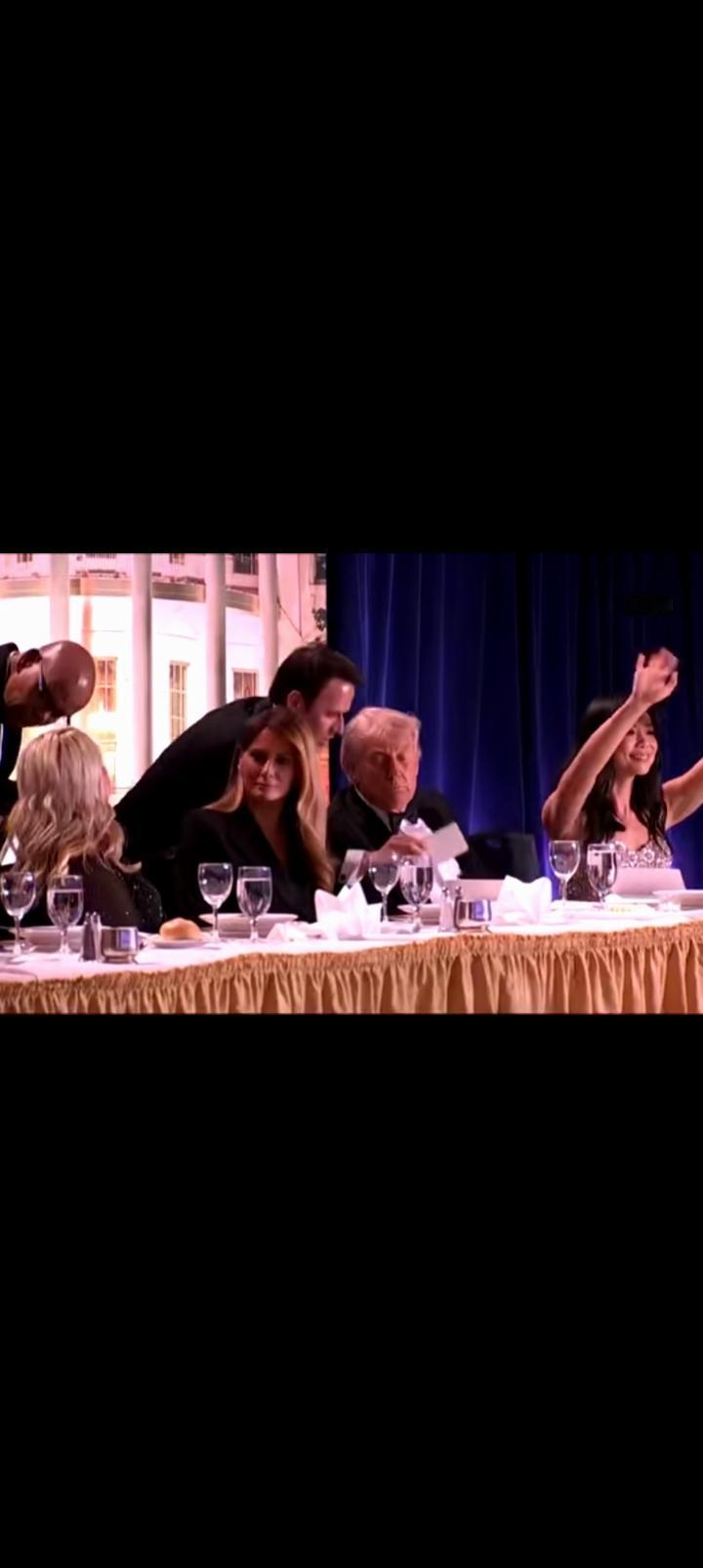 特朗普再次逃过一劫，不得不说命真大。
昨天4月25日，
白宫晚宴，31岁的枪手闪