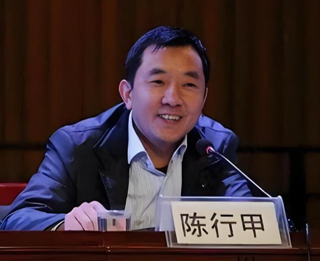 真的是一觉醒来，有些人的天塌了！民政部直接出手，一锤定音，陈行甲年薪 73 万合