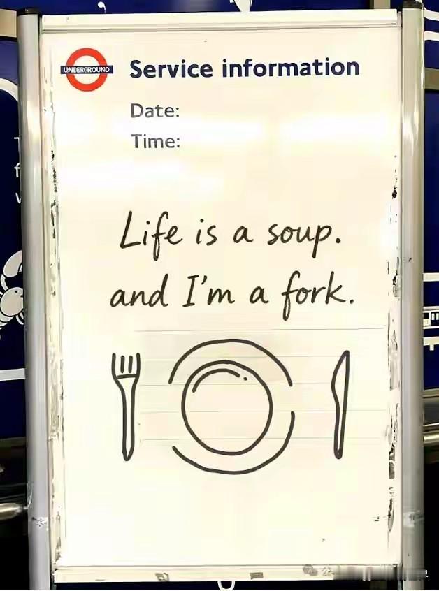 这句英文怎么翻译？

生活是食铺，而我是餐具！

生活是碗汤，而我是傻叉！