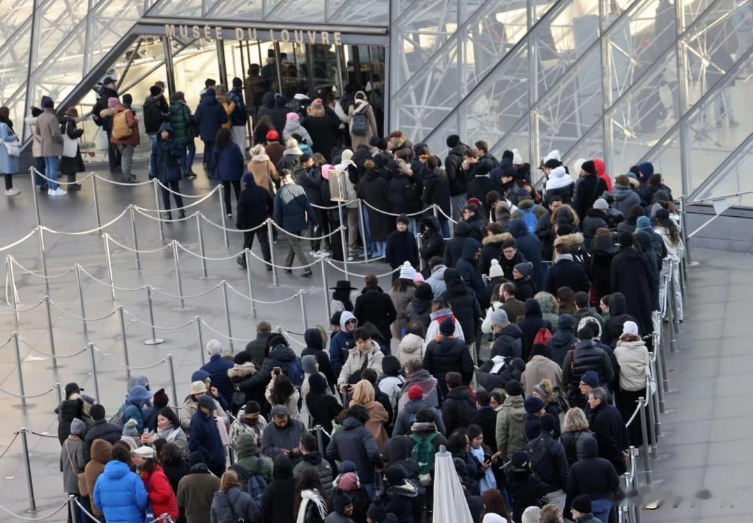 卢浮宫票务欺诈案：9人被捕，损失超过1,000万欧元。

法国巴黎检察院周四（2