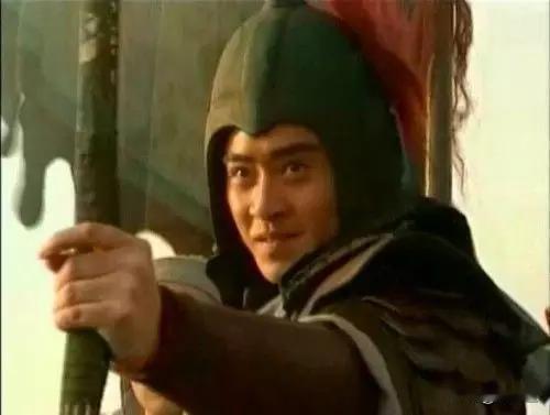 聊一聊《水浒》——花荣

花荣出场时是“少年军官”。
两人清风寨重逢，花荣说：“