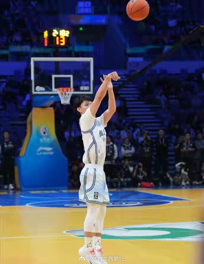 体育 总得分险破纪录！徐杰35分当选MVP 南方明星队大胜北方明星队徐杰当选全明