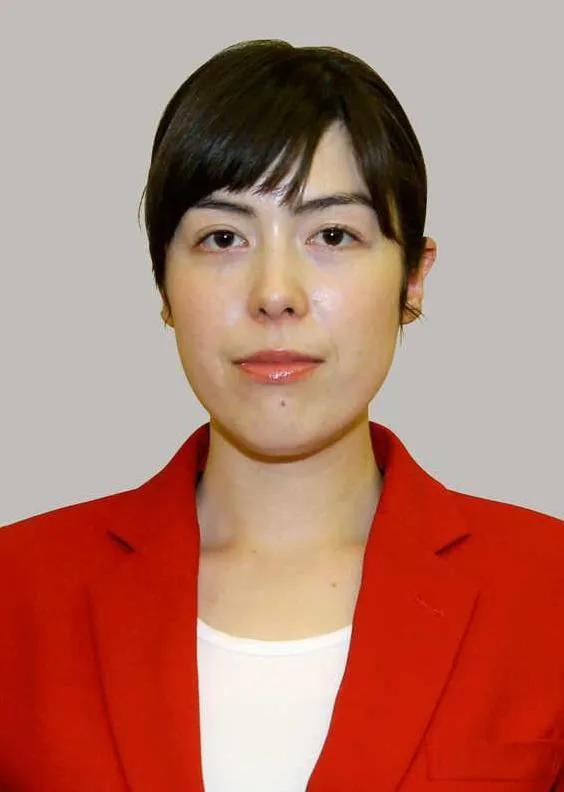 首次入阁的日本经济安全保障担当大臣小野田纪美，来自冈山县，兴趣爱好是作词作曲、唱