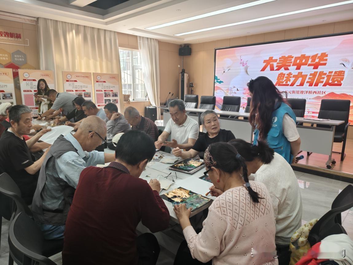 指尖传非遗！万柏林区体验烧箔画技艺感受传统之美
 
为传承中华优秀传统文化，丰富