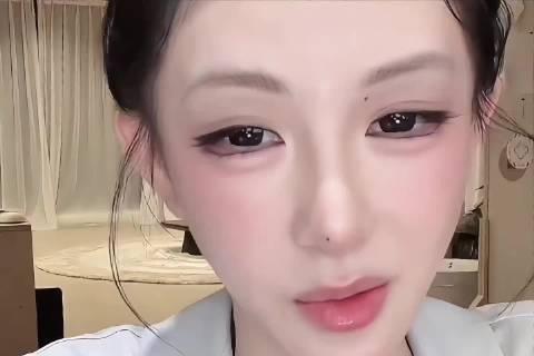 娱乐圈现在是真的不好干了，非一线明星一部剧几十W！感觉这个收入还可以吧，一个月也
