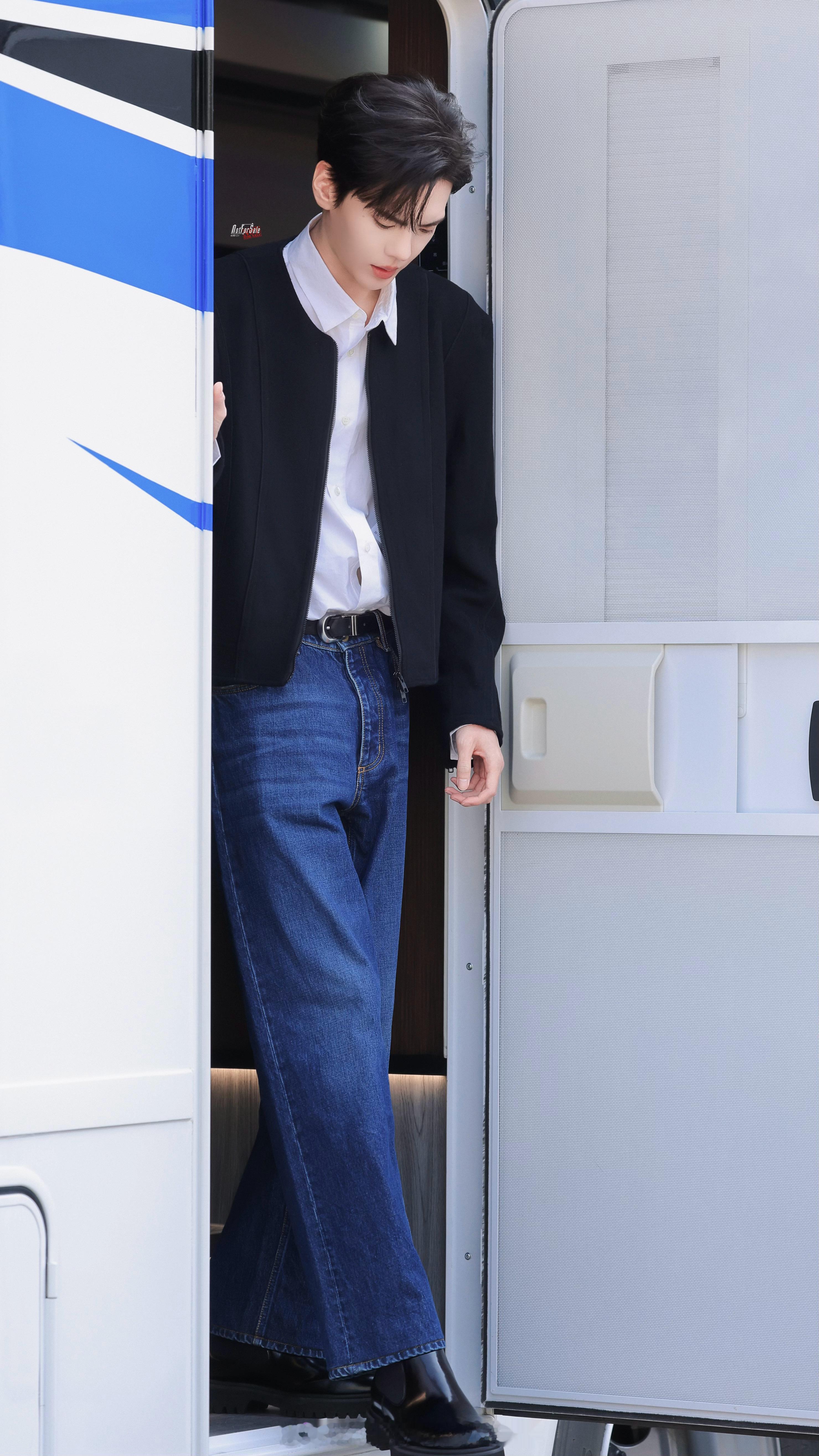 毕雯珺《黎明前他会归来》今日上班路透，好帅啊！