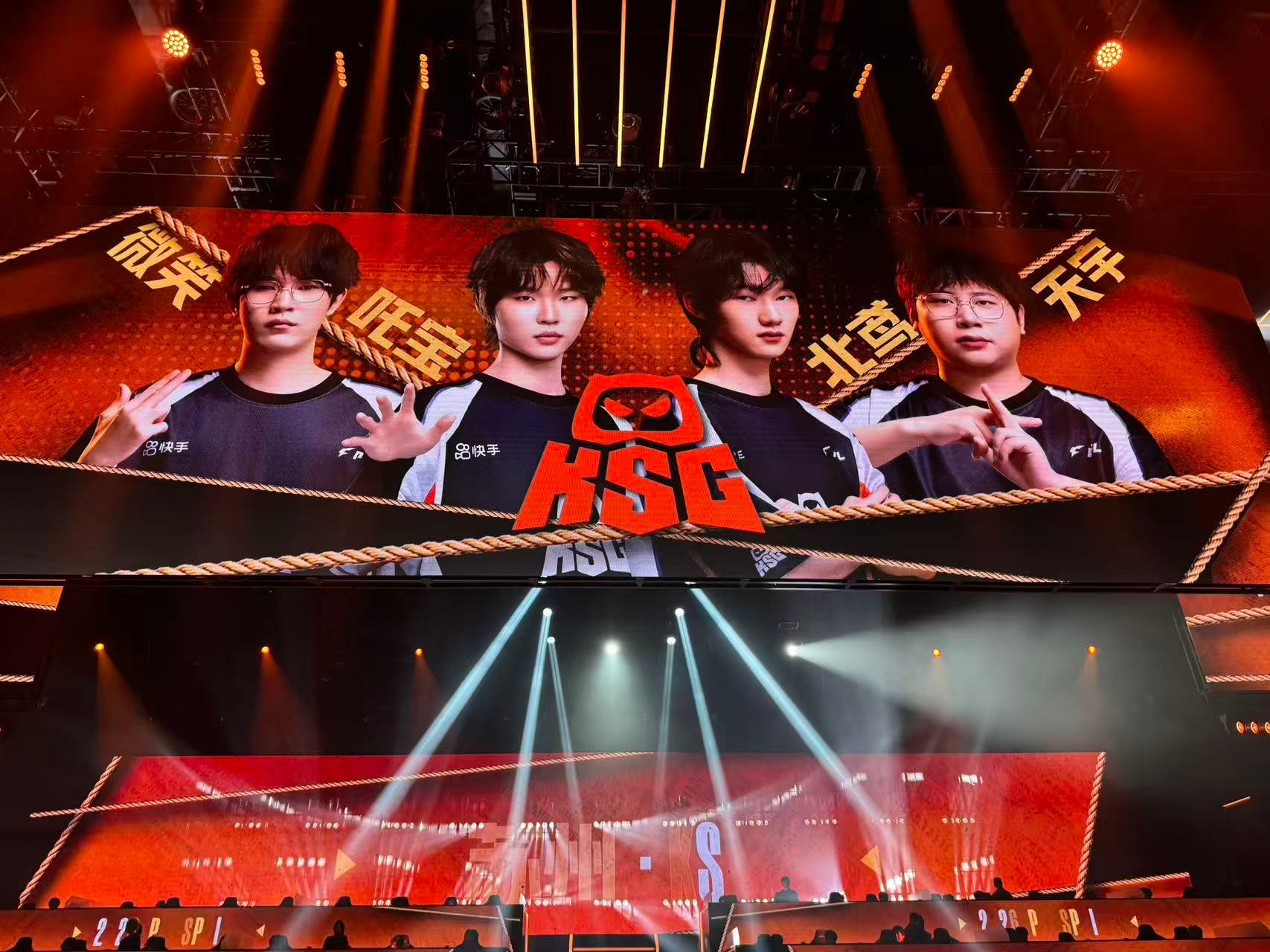 被PEL开幕式狠狠惊艳到，从舞台特效到战队集结都超有诚意，新春氛围和电竞热血完美