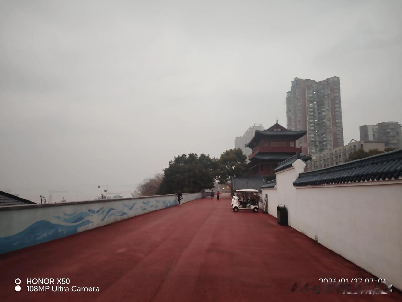 今年冬天的不同1月27日长江岸边晨练打卡