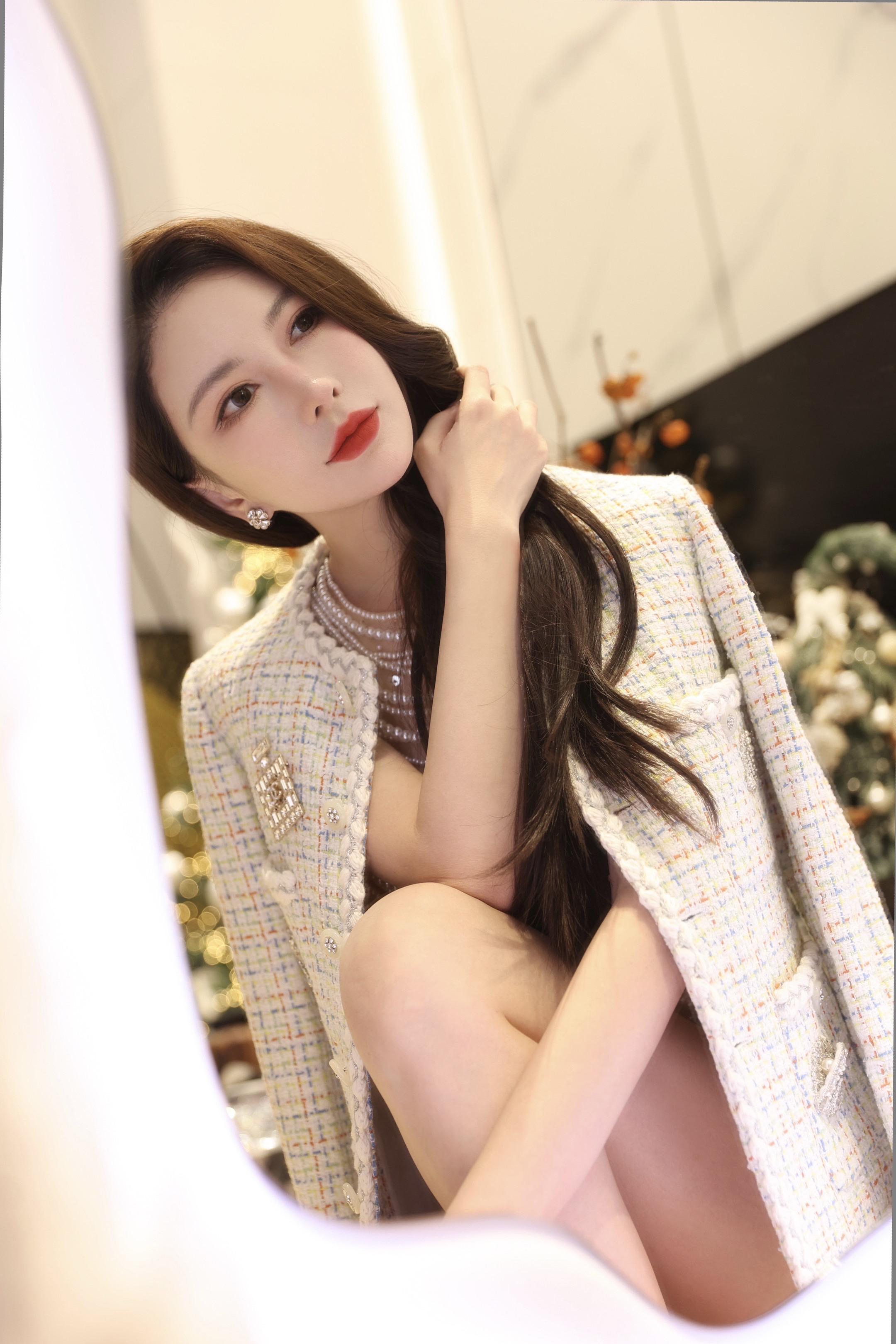 “人会在爱里圆满” 会因为幸福而有闪闪发光的生动～ 什么是爱 这是我听...