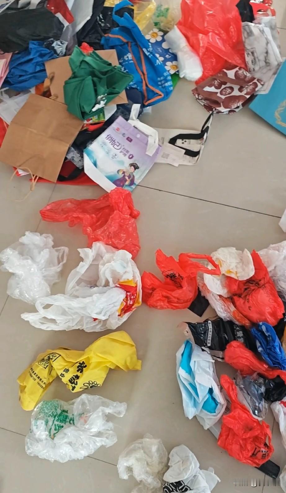 我才30出头，怎么会有这些习惯了：接电话也开免提了，开始攒塑料袋了，睡觉也打呼噜