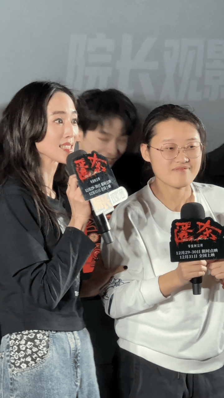 张钧甯摸头杀摸头杀太甜了！宁姐的宠粉小动作真是满分~张姐这是把我们都当自己人了嘛