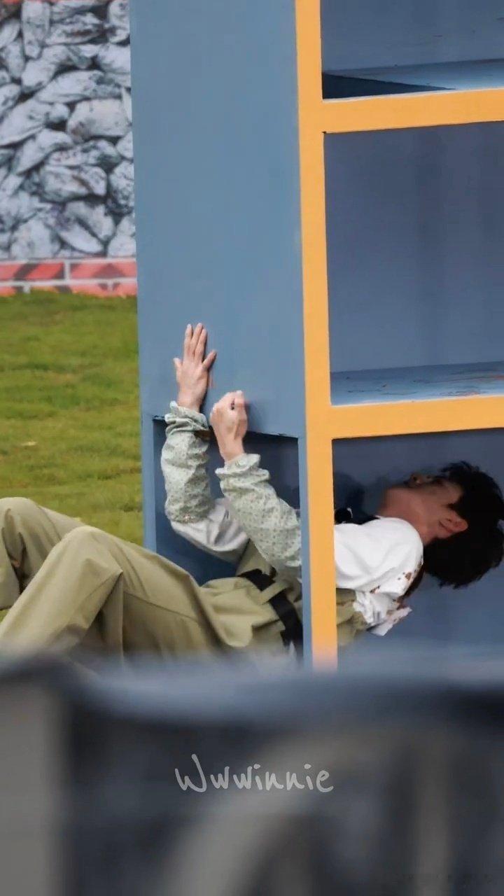 这期跑男是李昀锐的体测奔跑吧跑男秒变李昀锐体测现场！引体向上加洋葱圈双重挑战，他