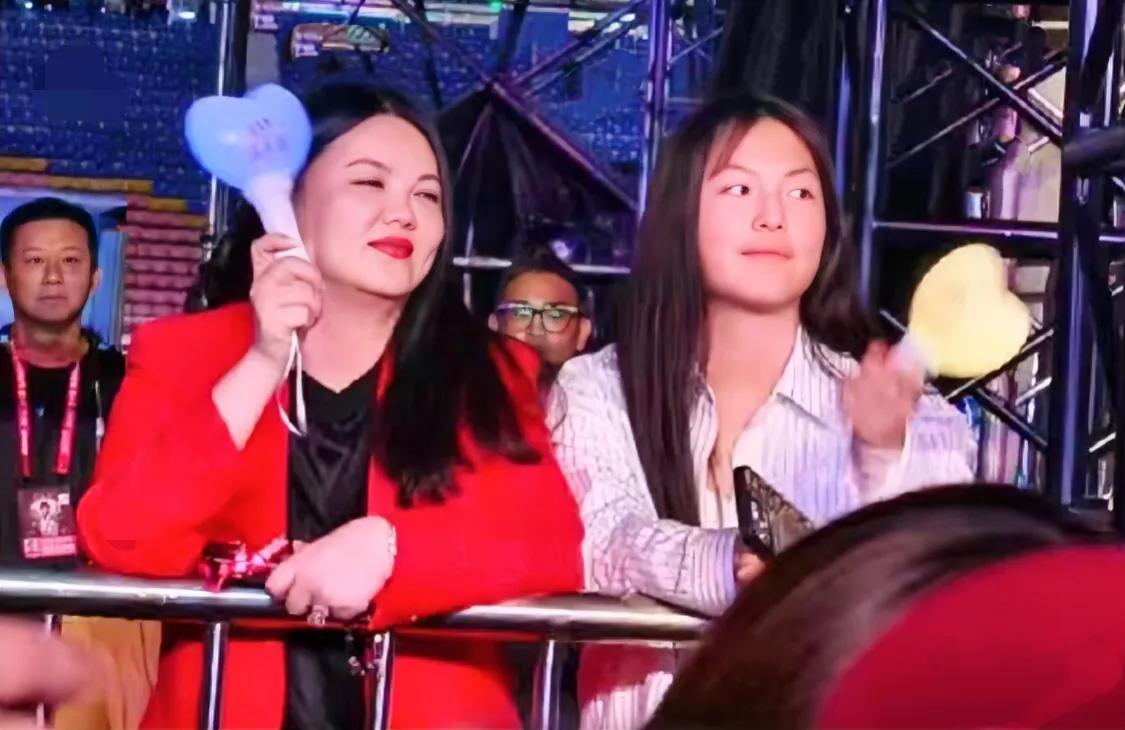 网友说p图和不p图的差距真的太大了吧……我觉得好像女性不管怎么样总有议论她们外貌