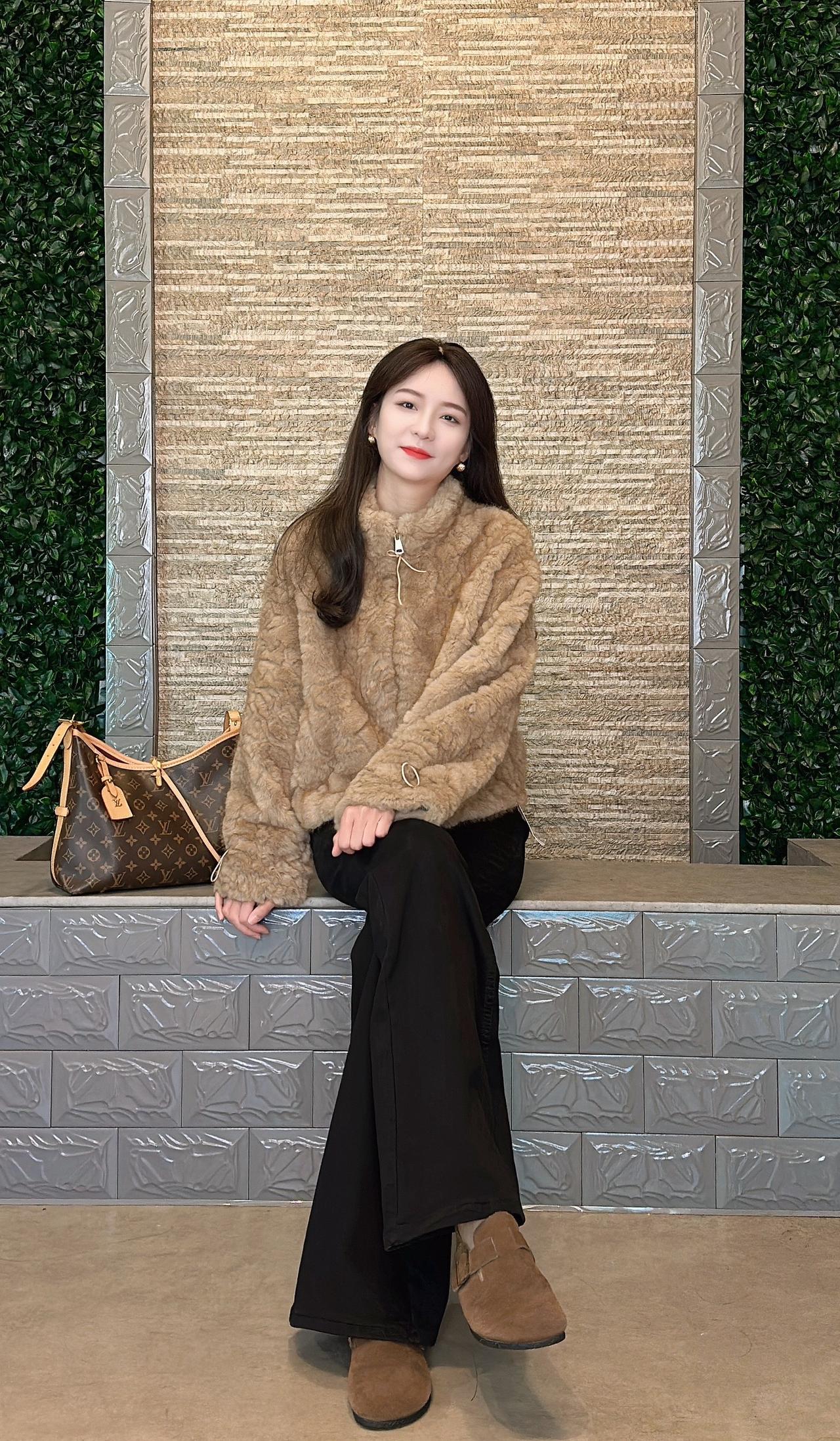 心已经开始佛系，怎么开心怎么来，任何不舒服的关系都避而远之毛毛外套 冬季穿搭 过