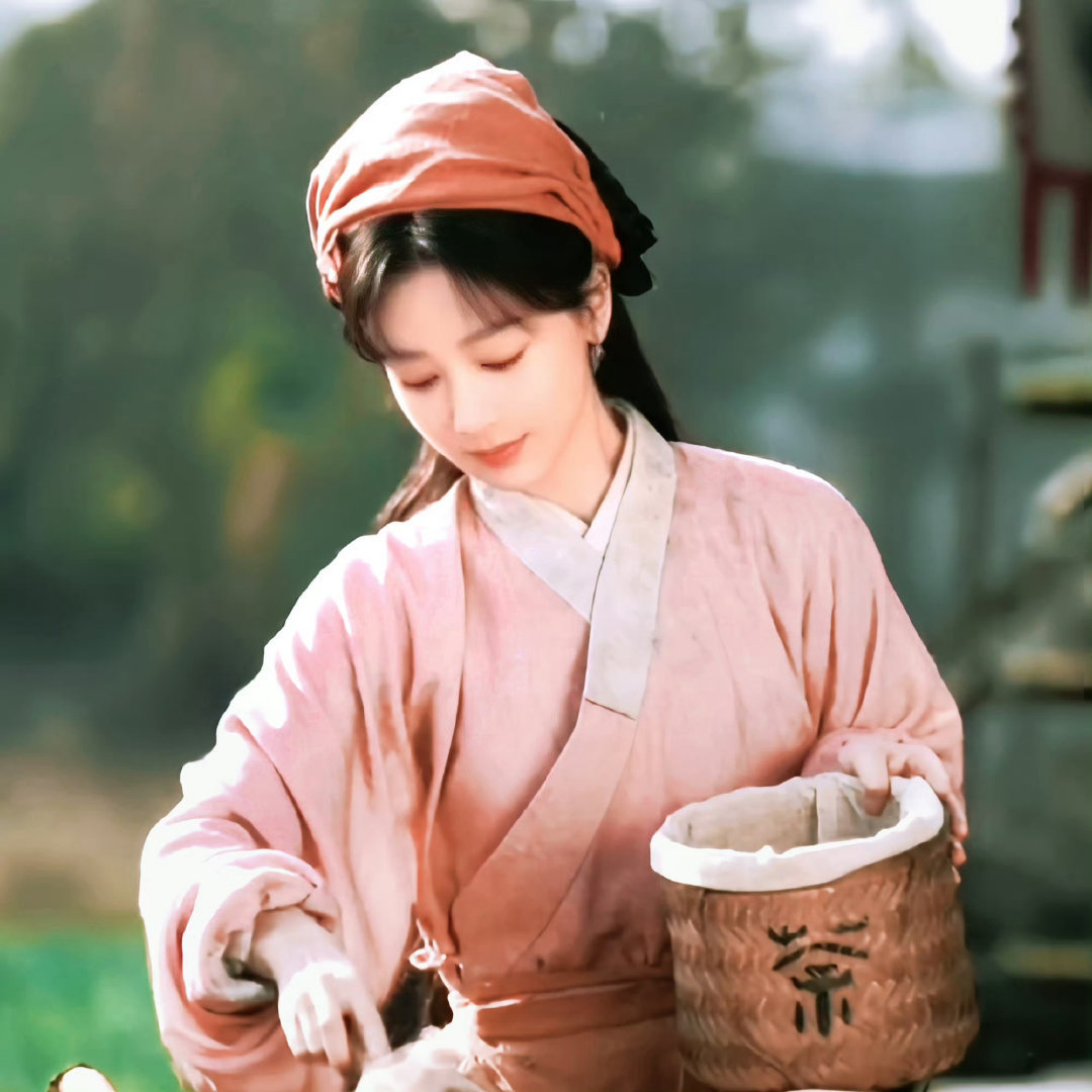杨紫玉兰花开君再来 yz 杨紫董竹君“喜欢是心动，爱是归属，而你是全部的答案。”