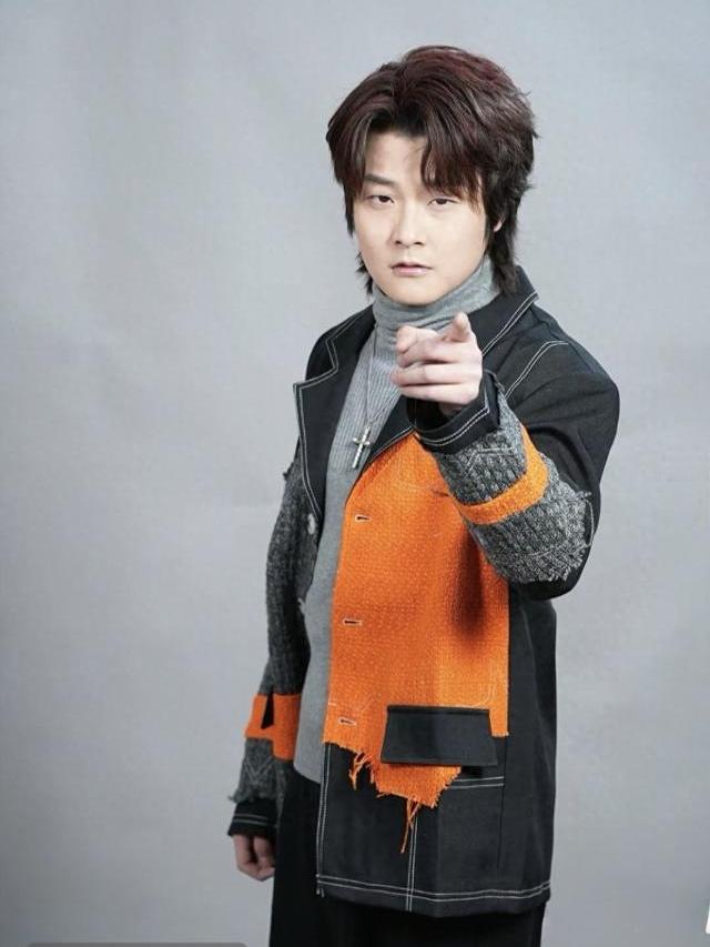 24岁短剧演员黄子仟突然离世，太让人揪心了！朋友任九晗发文悼念，说他阳光又善良，