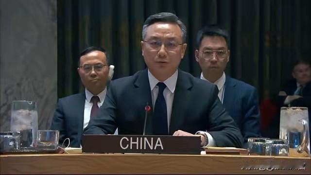 大快人心！安理会全票护航蓝盔，中方严正发声：袭击维和人员必遭严惩
 
6月23日