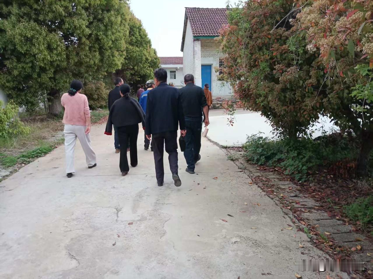 一个对前三十年完全不了解的人，在头条大谈当年的民兵组织没有枪支，比现在管理的还严