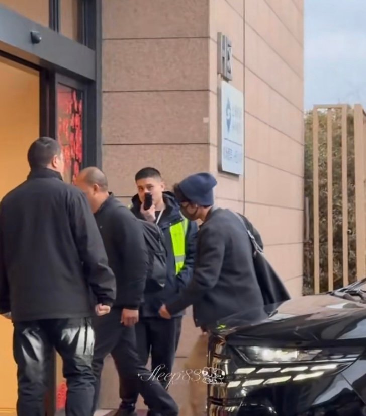 肖战点歌爱豆肖战替换回演员模式肖战又开始演员模式了 