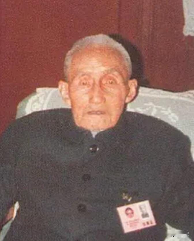 1949年，原79军军长被俘虏后想要自尽，想到自己20岁的漂亮老婆，一脸麻子，身