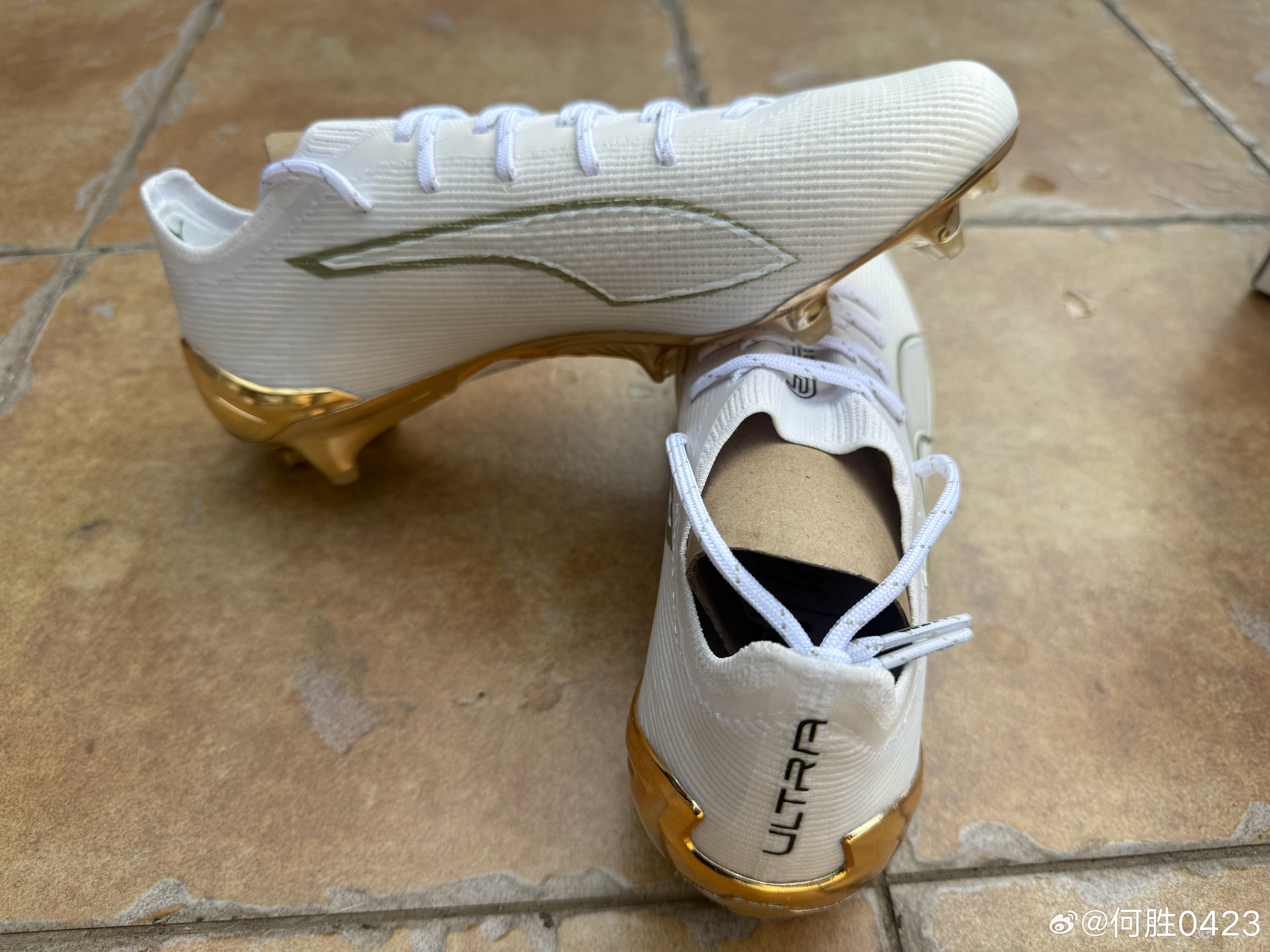 一回到家就收到寄来的新鞋，今年的鞋都是彪马承包了的，感谢彪马 