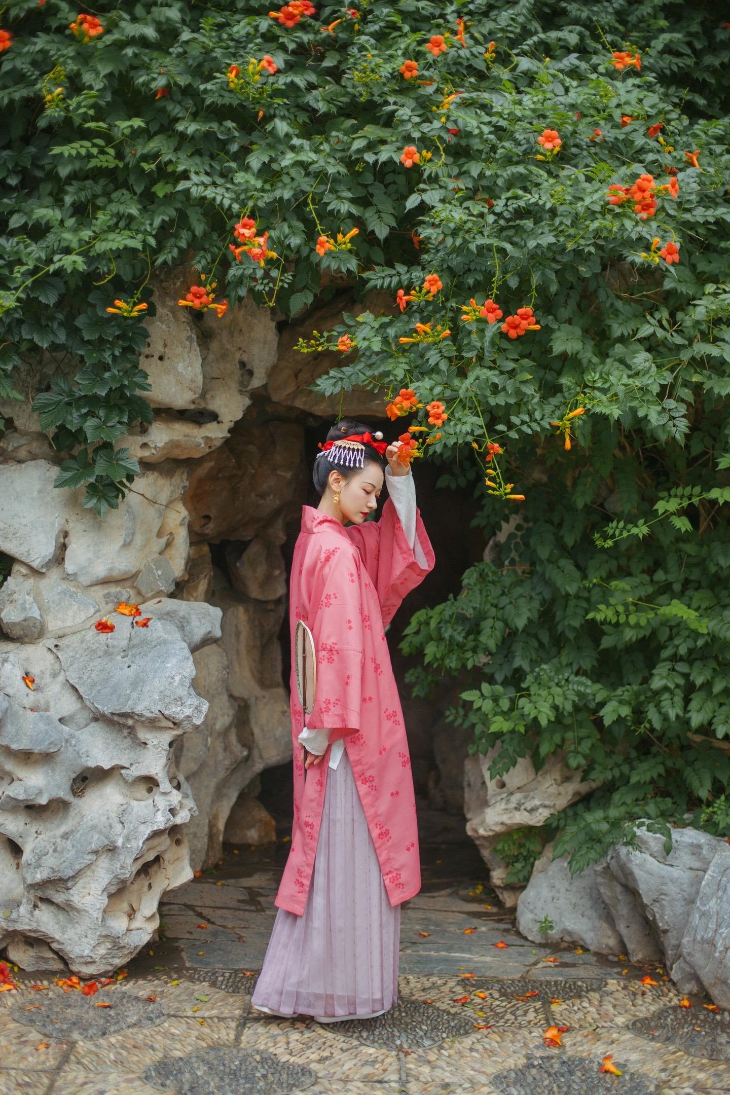 北宋·仕女｜夏初芳草深，熏风自南至。