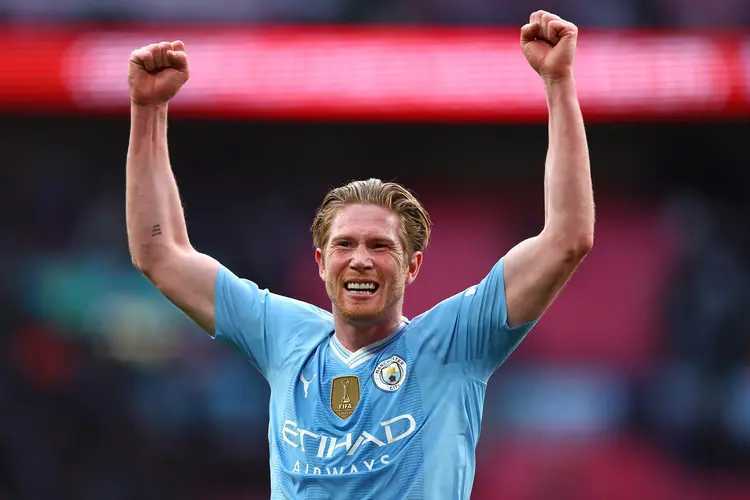 今年夏天，关于德布劳内的未来有很多传闻，7月份在接受采访时，他曾表示自己会留在曼