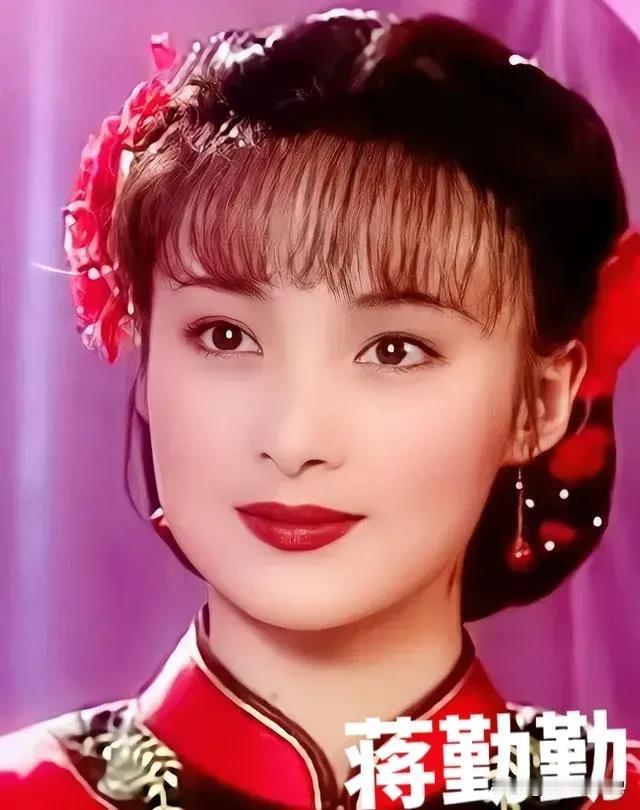 真不愧是古装第一美人，蒋勤勤的骨相在中国娱乐圈就是天花板的存在。

如今马上就4