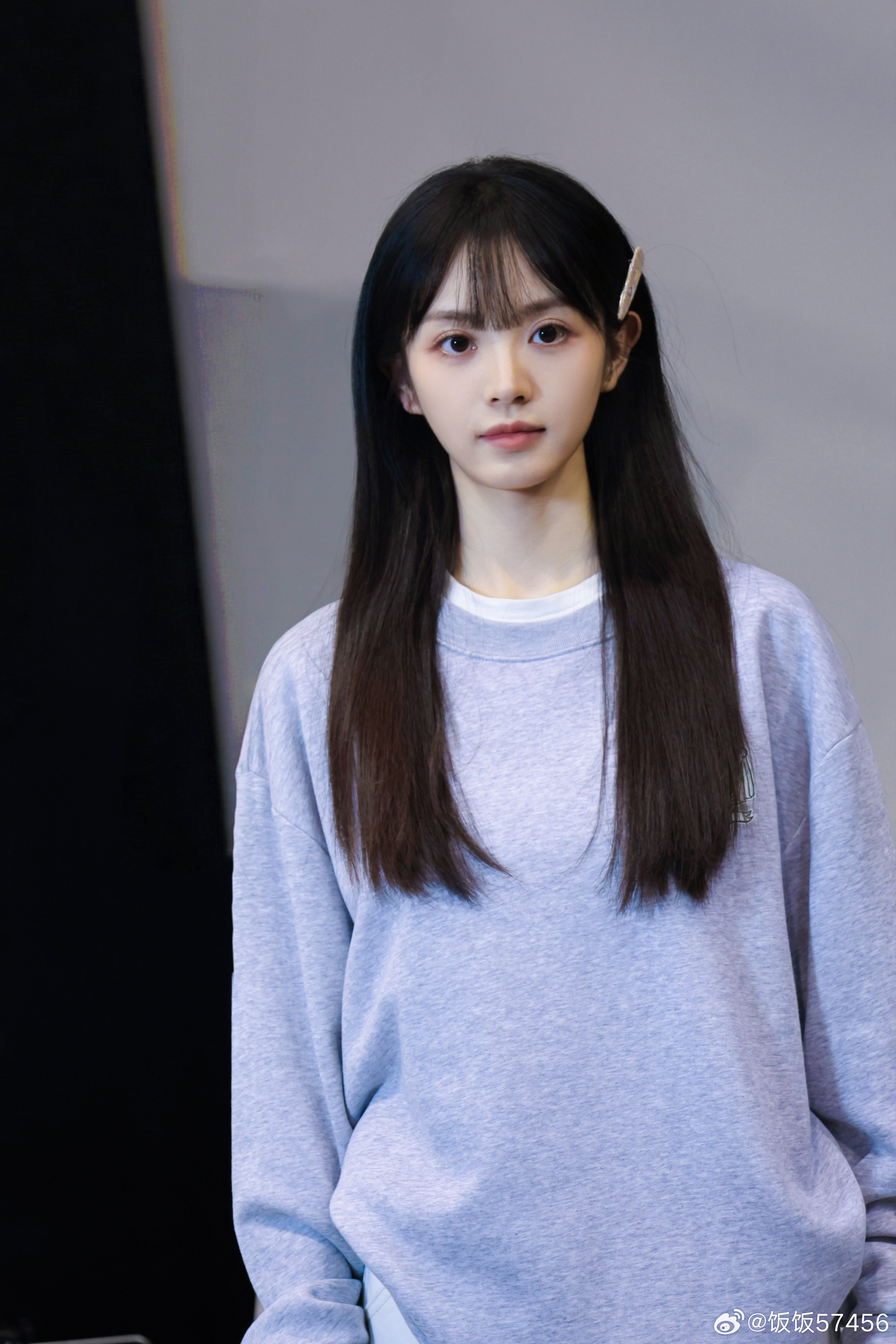 田曦薇怎么洗把脸就来演林知夏了谁懂看到素颜的田曦薇有多惊喜，没有厚重粉底掩盖五官